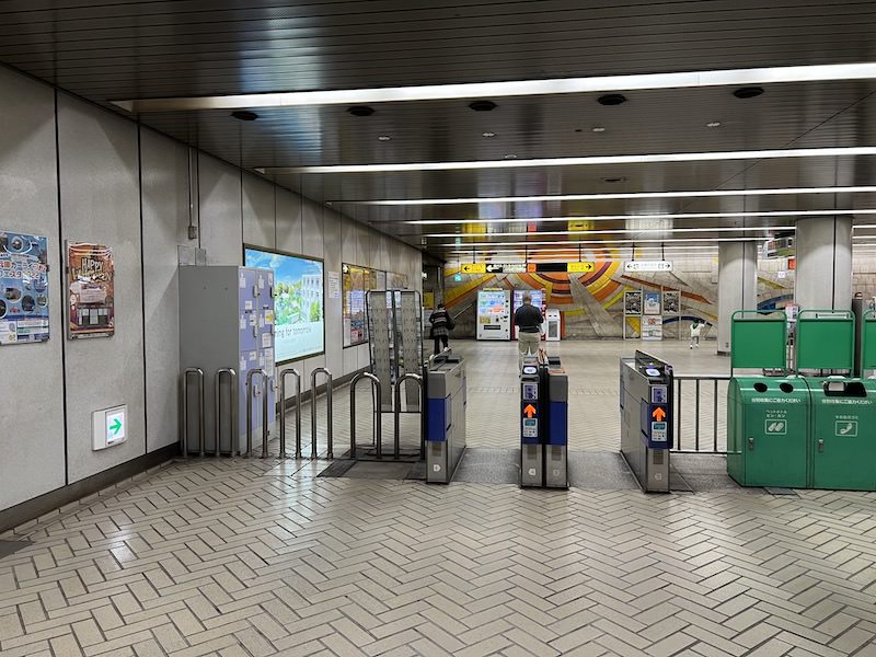 西改札口を出てすぐ左にあるコインロッカー
