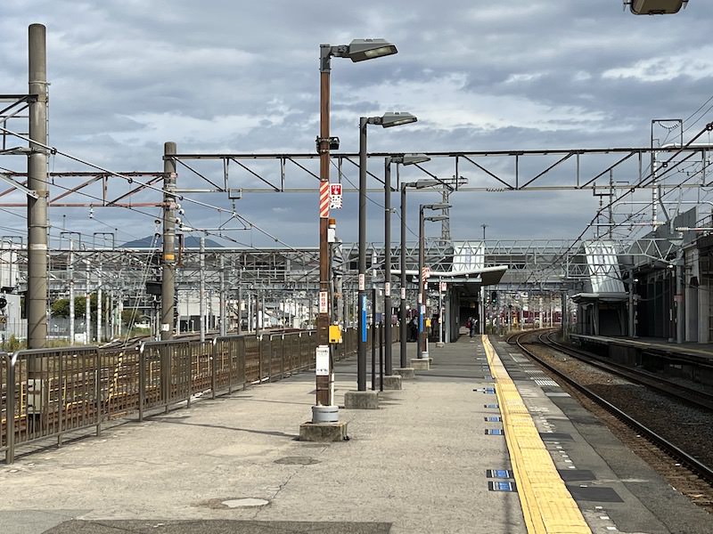 西大路駅ホームから見た北口。こちらにはエレベーターはあるがコインロッカーはない。