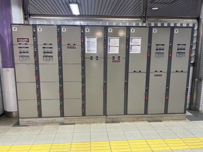 出口5通路手前のコインロッカー