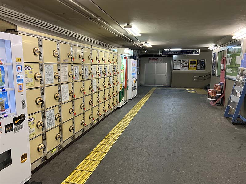 大阪梅田・大阪メトロ堺筋線天下茶屋方面行きホームへも階段しかない
