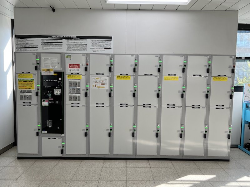 エレベーター出て左側のコインロッカー