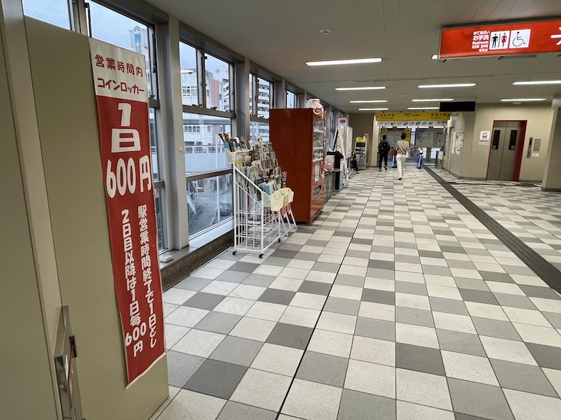 コインロッカー側から見た改札