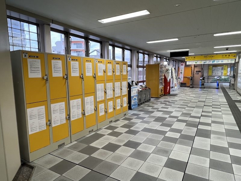 コインロッカー側から見た改札