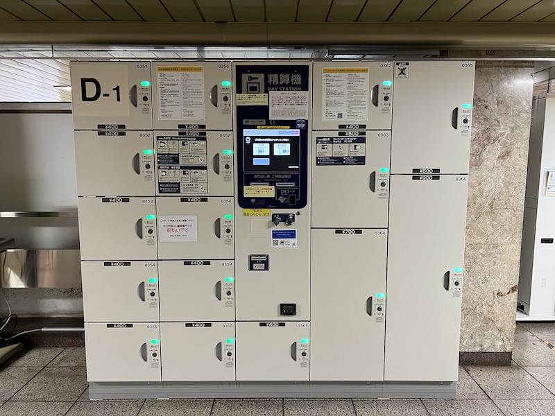 [D-1]三越方面改札外のコインロッカー