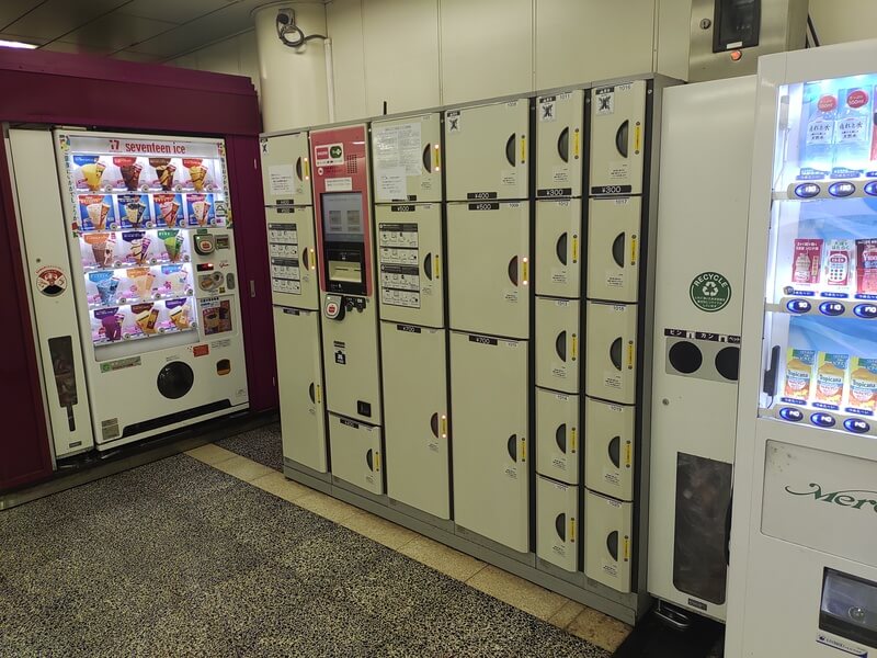 門前仲町駅_都営大江戸線改札外のコインロッカー