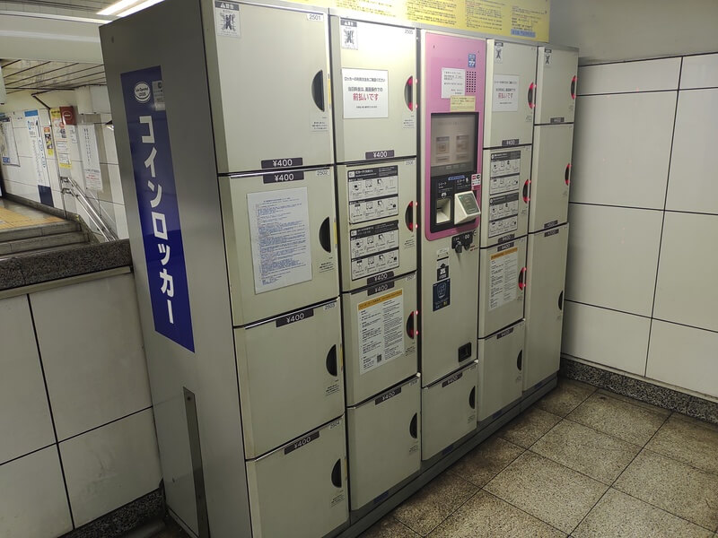 門前仲町駅_東京メトロ東西線門前仲町交差点方面改札外のコインロッカー