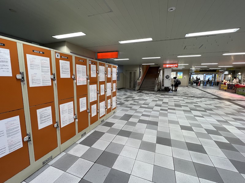 コインロッカー側から見た改札
