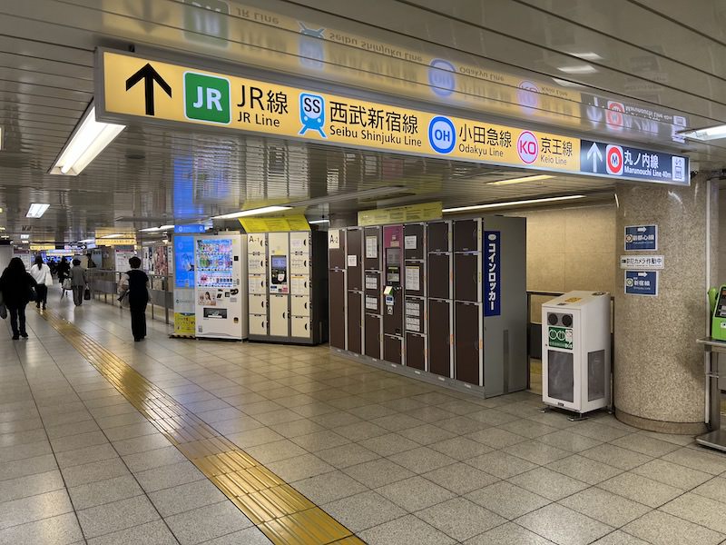 A5出入口の横の通路を進むと左側にあるコインロッカー(A5出入口の反対側から撮影)