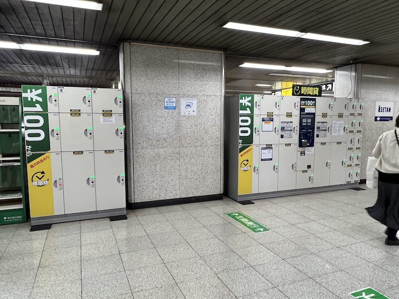 都営新宿線側地下1階改札外コンコース(改札付近)のコインロッカー