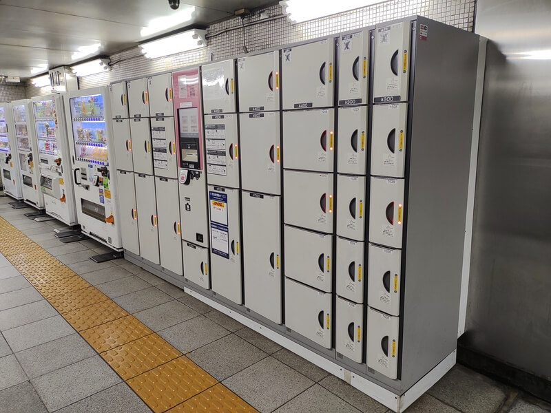 巣鴨駅_都営三田線A2出口への通路のコインロッカー