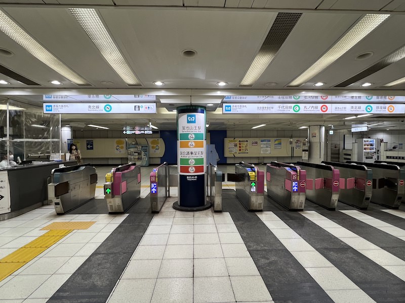 溜池山王駅と国会議事堂前駅両方の駅名がある赤坂方面改札