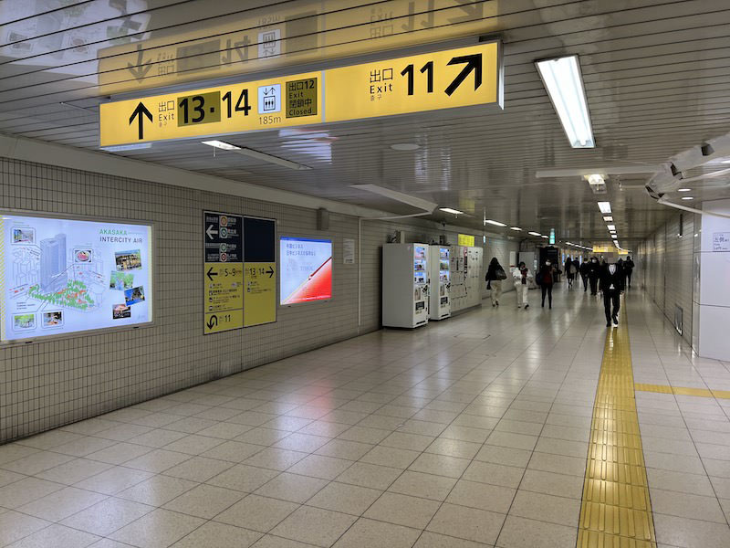 [B]のコインロッカーのさらに奥にもう1台コインロッカーがある