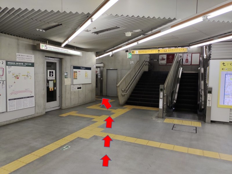都営地下鉄飯田橋駅の後楽園方面改札を出てエレベーター乗り場へ。