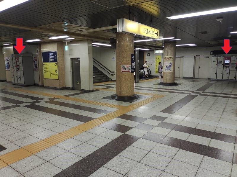 九段下駅3・4番出口への階段付近にコインロッカーが2か所あります。