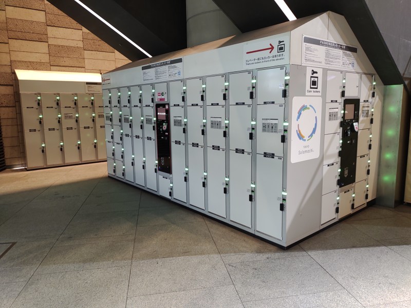 東京スカイツリータウン連絡通路エレベーター下のコインロッカー