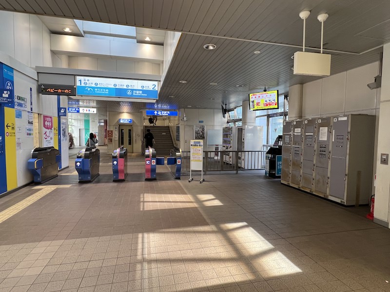 ゆりかもめ汐留駅の改札を出てすぐ左にあるコインロッカー