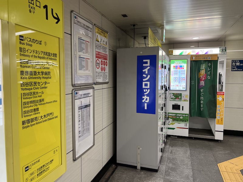 通路内にあるコインロッカー