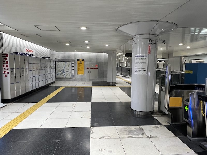 京セラドーム大阪があるため多くのコインロッカーが設置されている