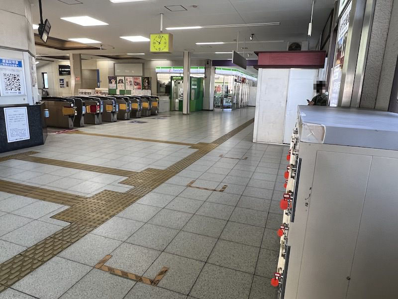 コインロッカー側から見た改札