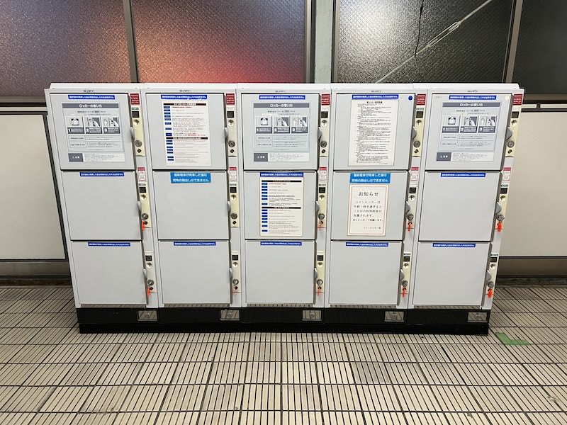 大阪メトロ九条駅3号・4号出入口通路内のコインロッカー