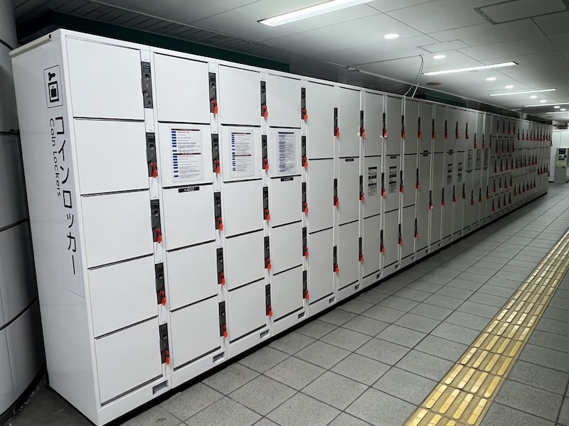 大阪メトロ森ノ宮駅3-A出入口通路内のコインロッカー