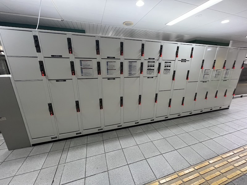 大阪メトロ森ノ宮駅3-A出入口通路内のコインロッカー