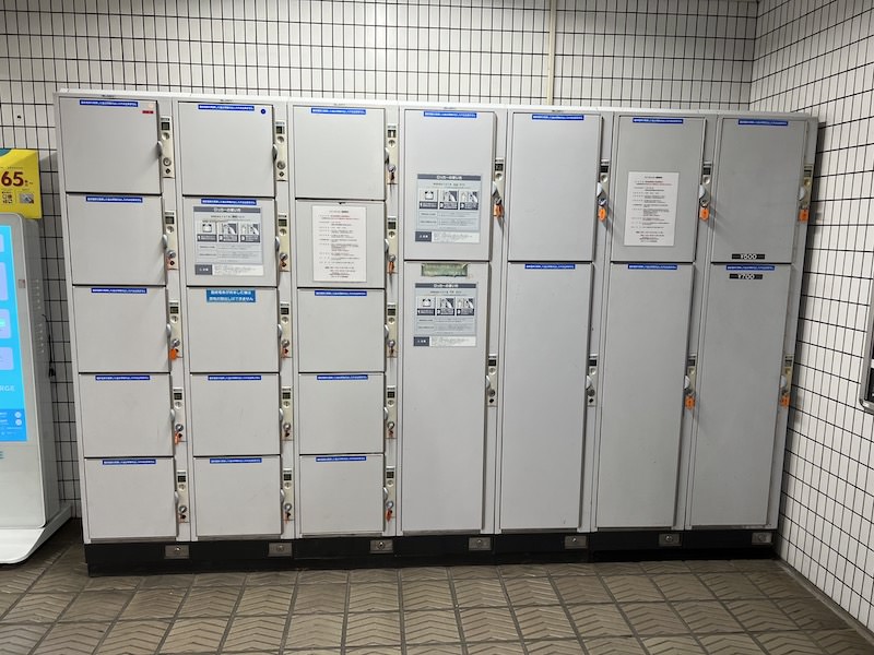 大阪メトロ長居駅改札外のコインロッカー