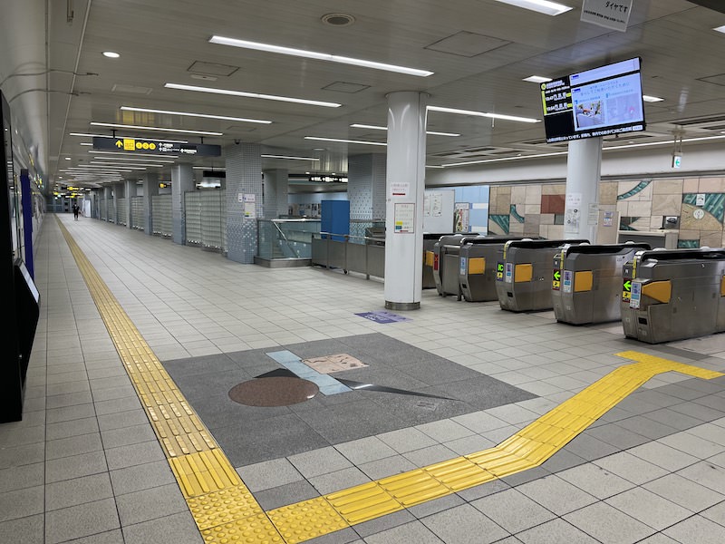 大阪メトロ大正駅の改札を出て右側の通路を進む