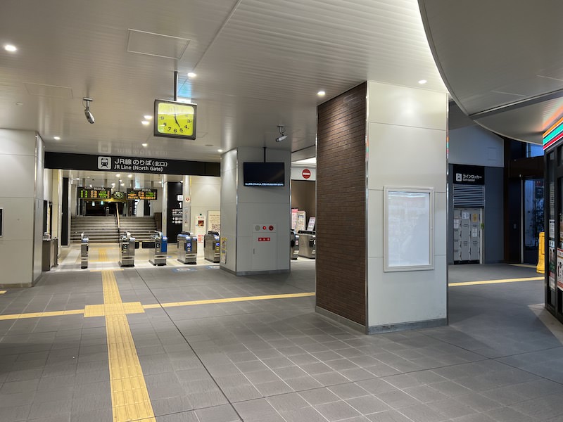 北口改札を出て左側にあるコインロッカー