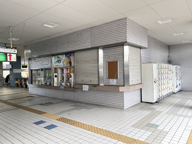 改札とコインロッカーの位置関係