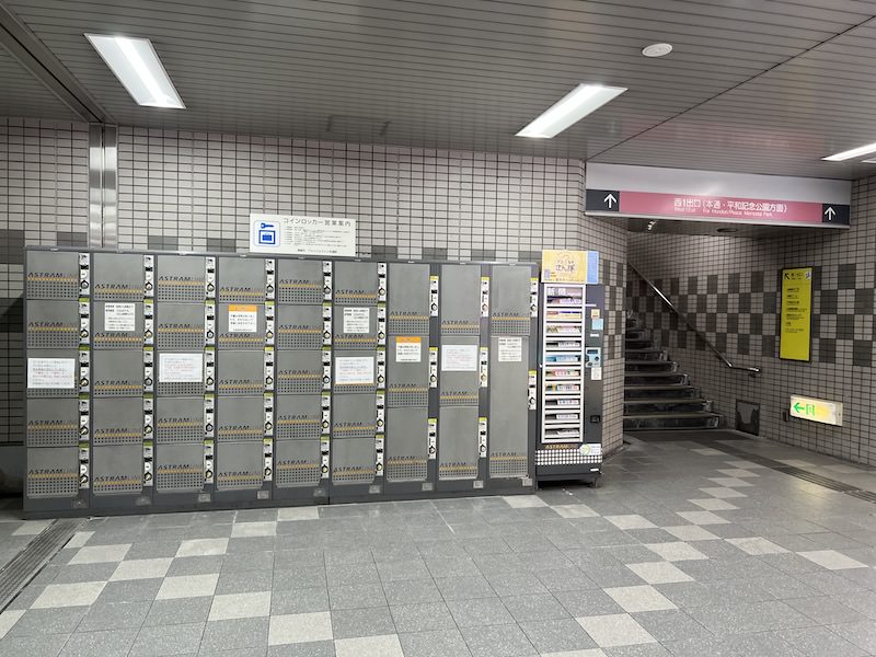 西1出口横にあるコインロッカー