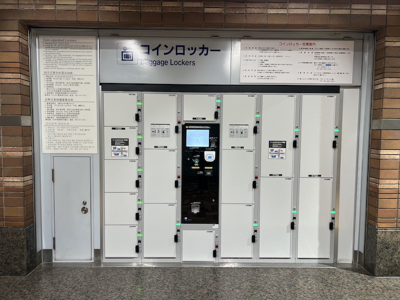 東中広場北側東1出口横のコインロッカー