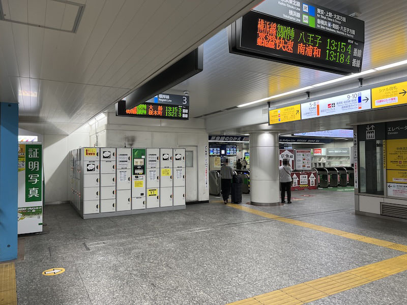 中央北改札内にある京急線乗換口左側に設置されているコインロッカー