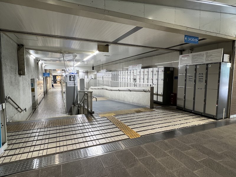 東口ルミネ南側通路のコインロッカー