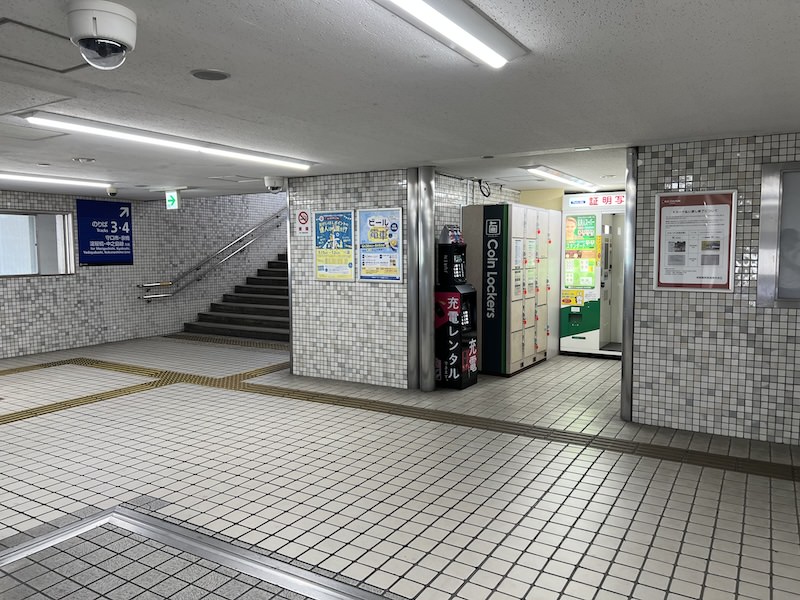 東改札内コンコースにあるコインロッカー