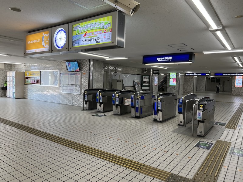 西改札を出て右側にあるコインロッカー