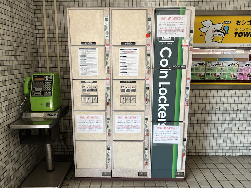 西改札外のコインロッカー