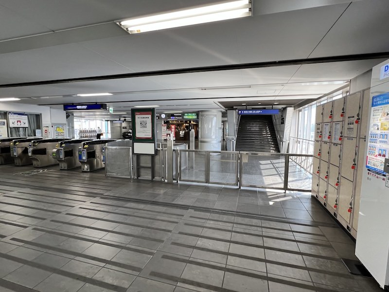 コインロッカー側から北改札を見る