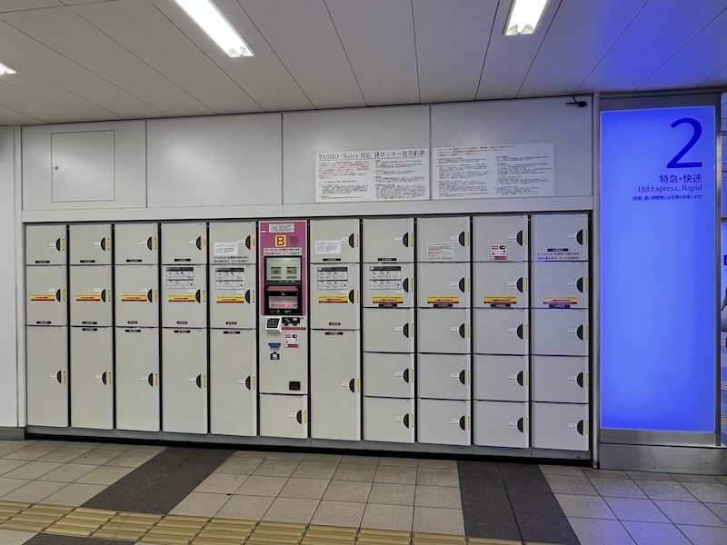 1階改札内コンコース2番線側階段横[B]のコインロッカー