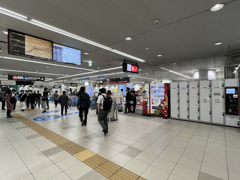 地下3階正面改札横にあるコインロッカー