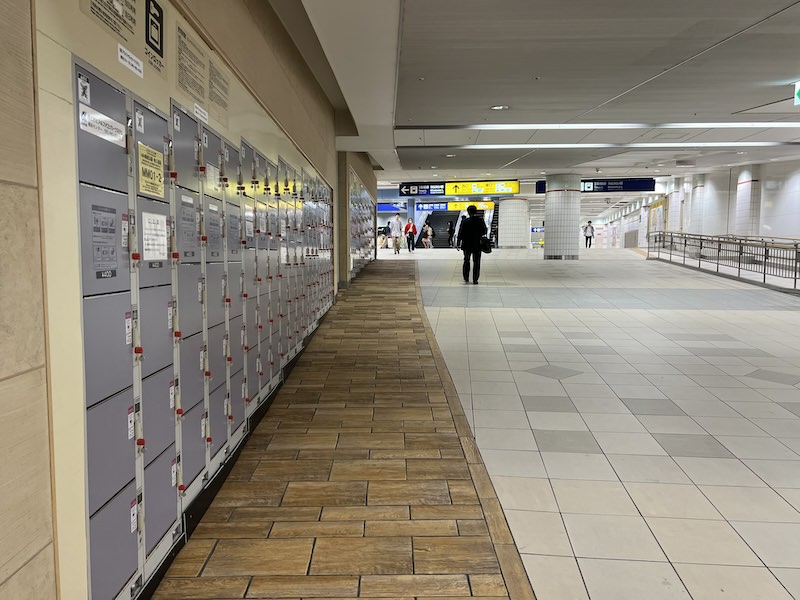 コインロッカー側から東急東横線・みなとみらい線横浜駅方面を見る