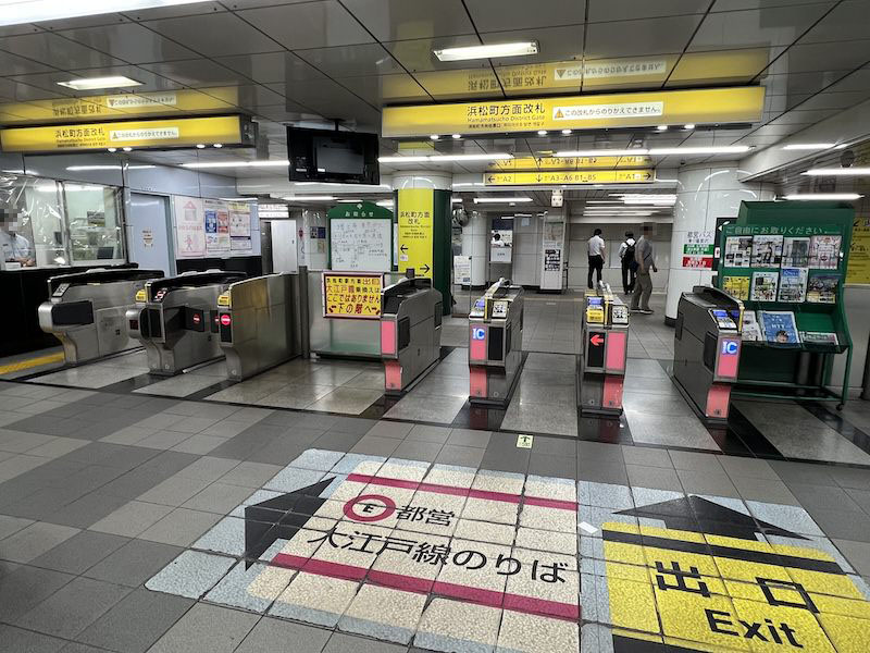 浅草線西馬込・京急線(羽田空港)方面行きホームに面した浜松町方面改札