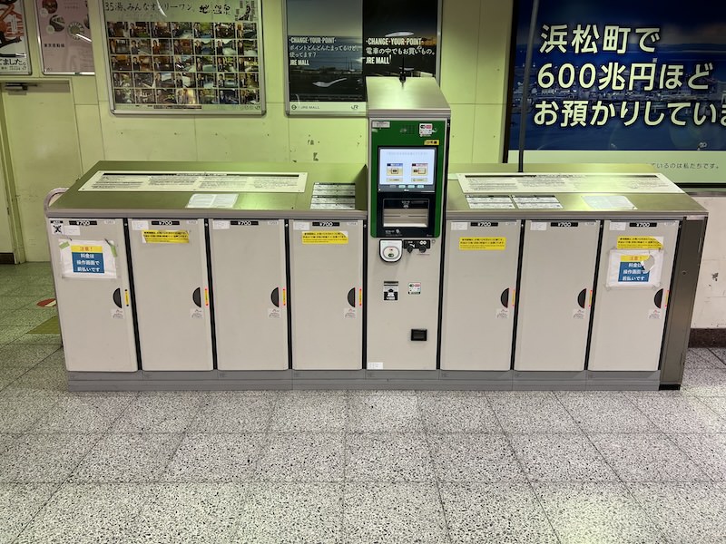 JR浜松町駅南口改札内コンコース化粧室前のコインロッカー