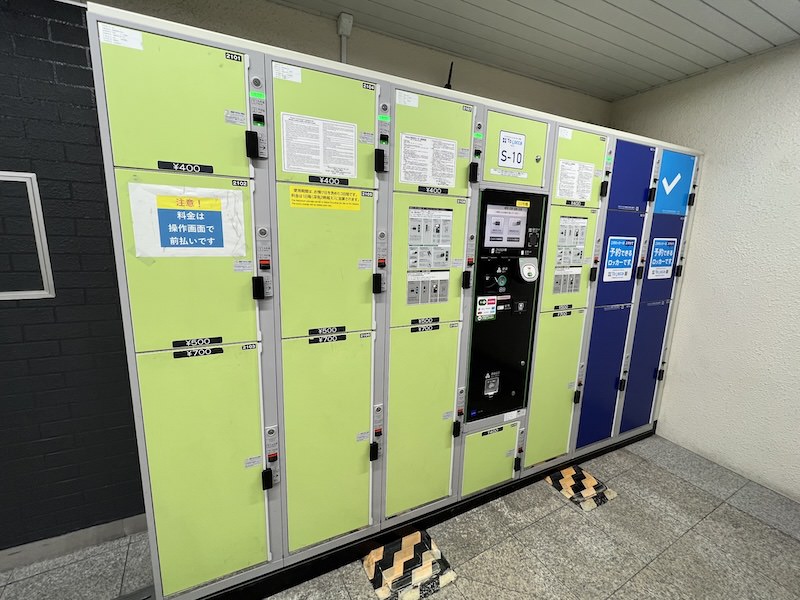 JR浜松町駅北口改札内のコインロッカー。予約制のTo Loccaも設置されている。