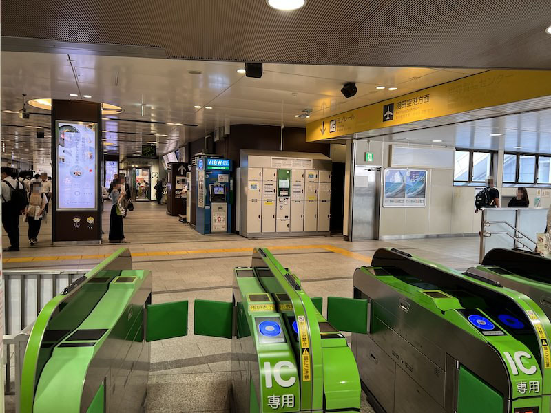 南口改札を出て正面にあるコインロッカー