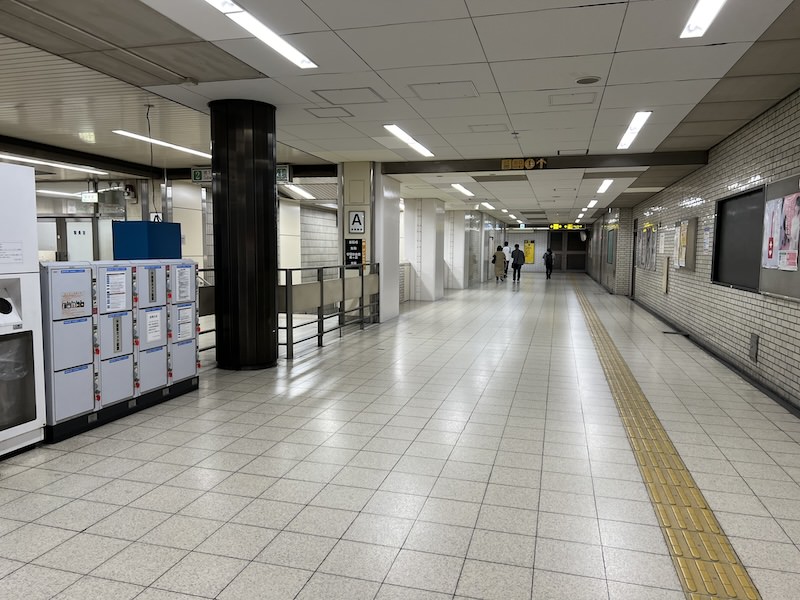 1号出入口の通路内にあるコインロッカー