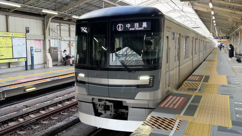 東京メトロ日比谷線の車両