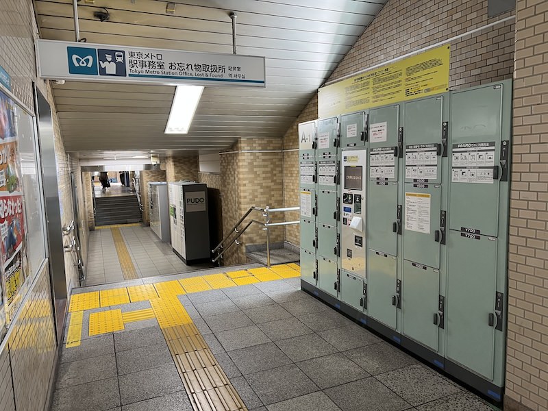 コインロッカー側から中央改札へは階段の上り下りが必須