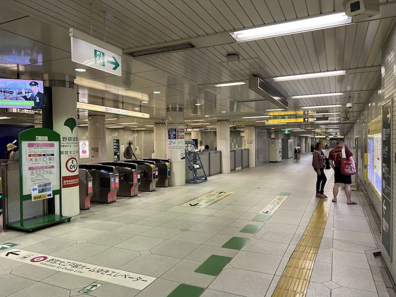 上野御徒町駅のJR御徒町駅方面改札