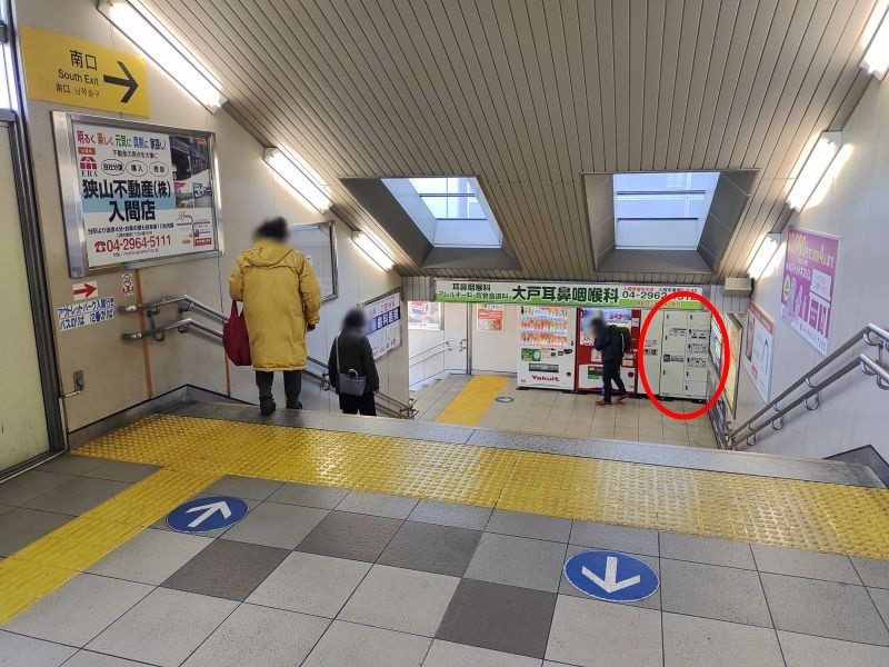 南口階段の踊り場にもコインロッカーがあります。